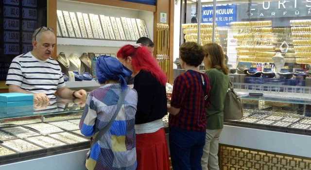 Altının gram fiyatının bin TLnin altına gerilemesi kuyumcuları hareketlendi