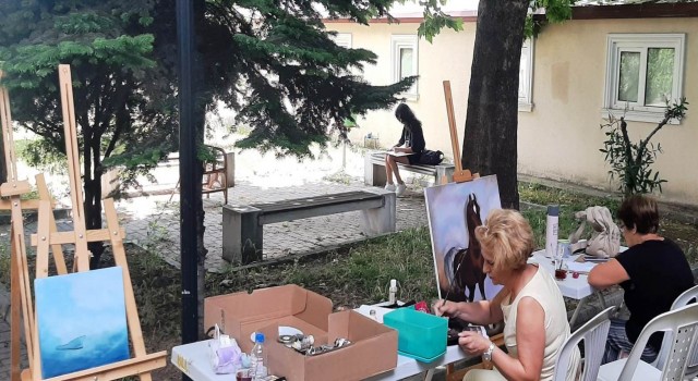 Altınovada resim kursuna büyük talep