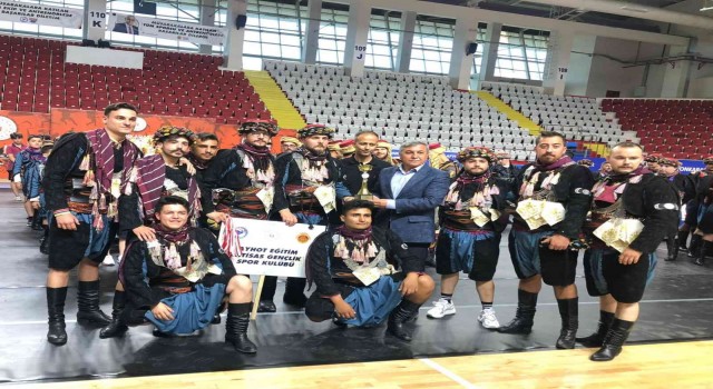 Altıntaş halk oyunları ekipleri gençlerde ve büyüklerde bölge ikincisi