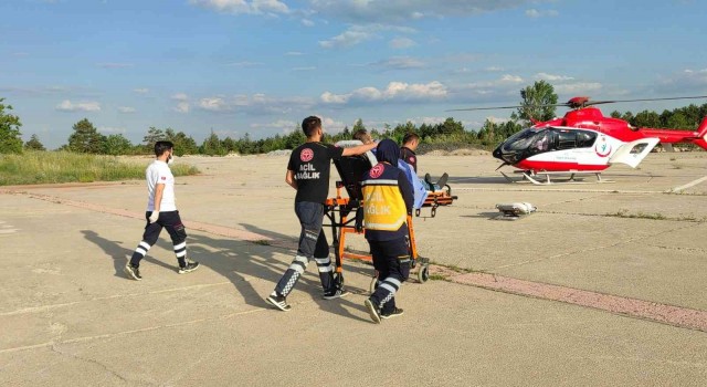 Ambulans helikopter kalp krizi geçiren hasta için havalandı