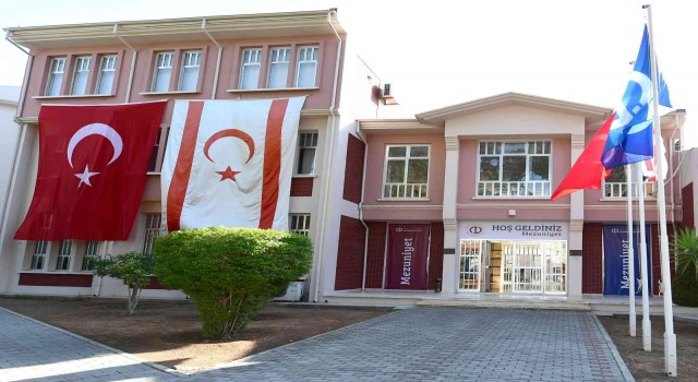 Anadolu Üniversitesi KKTC mezunlarını uğurlayacak
