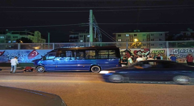 Ankarada dolmuş ile hafif ticari araç kafa kafaya çarpıştı: 2 yaralı