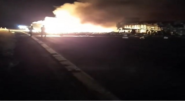 Ankarada iplik taşıyan tır ile karpuz taşıyan tır çarpıştı: 1 yaralı