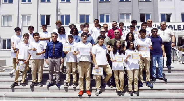 Antalya OSB Teknik Kolejinde karne mutluluğu
