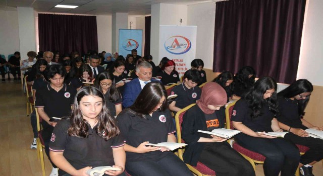 Antalyada 33 bin öğrenciye kitap hediye edilecek