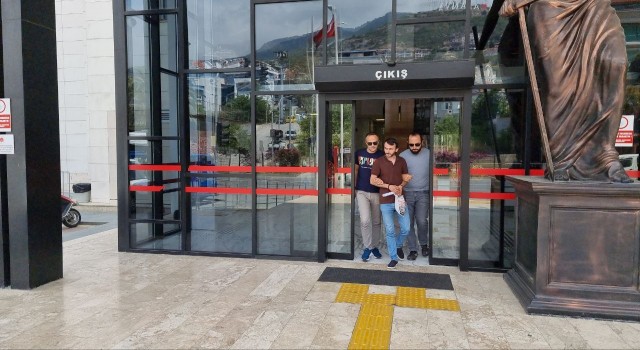 Antalyada maskeli silahlı zincir market soyguncusu tutuklandı