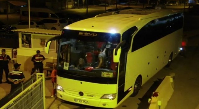 Antalyada ülkeye yasadışı yollarla giriş yapan 43 kişi yakalandı