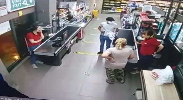 Antalyada zincir markette silahlı soygun kamerada