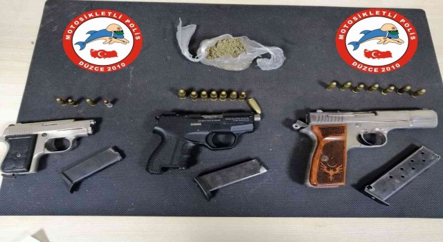 Aranan şahıslara yönelik uygulamada 30 kişi yakalandı, 12 kişi tutuklandı