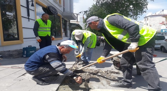 Ardahanda yol ve kaldırımlarda çalışmalar hızlandı