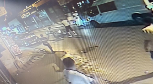 Ataşehirde dükkana silahlı saldırı kamerada