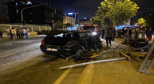 Ataşehirde sürücüsünün kontrolünü kaybettiği otomobil demir korkuluklara çarparak durabildi: 1 yaralı