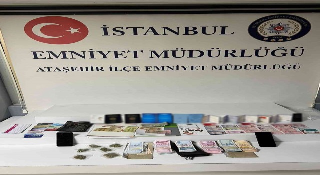Ataşehirde üniversite çevresinde öğrencilere uyuşturucu satan şahıslar kıskıvrak yakalandı
