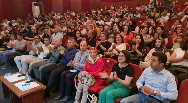 Atatürk Anadolu Lisesinde mezuniyet sevinci