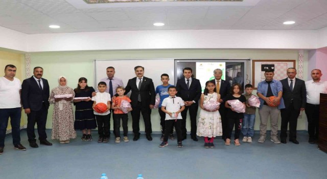 Atık malzemeleri geri dönüşüme kazandıran öğrencilere ödülleri verildi
