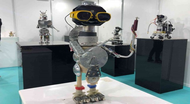 Atıklar sanat eseri robotlara dönüştü