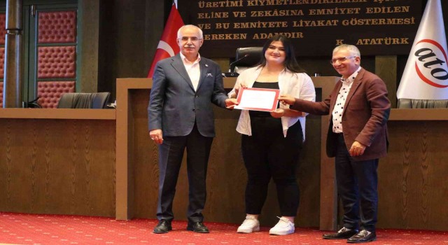 ATOnun Dış Ticaret Eğitimi programına katılan üniversite öğrencilerine sertifikaları verildi