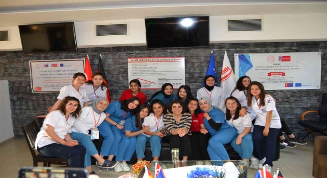 Avrupanın ilk ve tek kadın yapay kalp cerrahı Gürsoy, Almanyada öğrencilerle buluştu