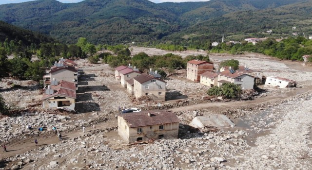 Ayancıkta sel teyakkuzu: 3 köy boşaltıldı , 25 kişi yurda yerleştirildi