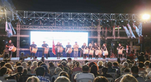 Aydın Büyükşehir Belediyesinin ritim gösterisi şölene dönüştü