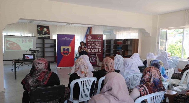 Aydın jandarması Yenipazarlı kadınları KADES hakkında bilgilendirdi