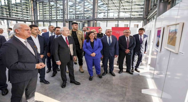 Aydında Kitapların Gizli Yüreği sergisi Tekstil Park Sanat Galerisinde ziyarete açıldı