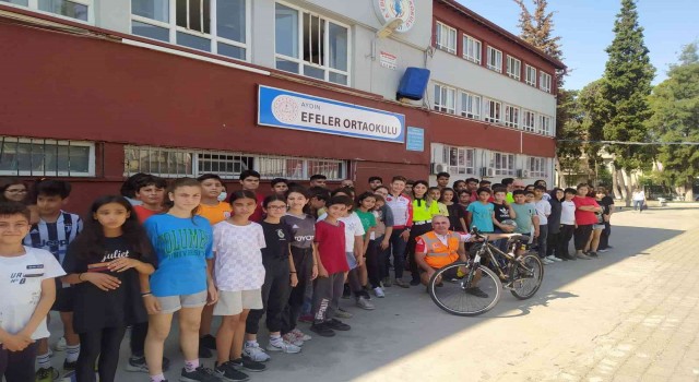 Aydında öğrencilere güvenli bisiklet kullanımı eğitimi