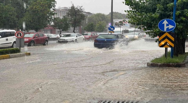 Aydında sağanak yağış etkili oldu