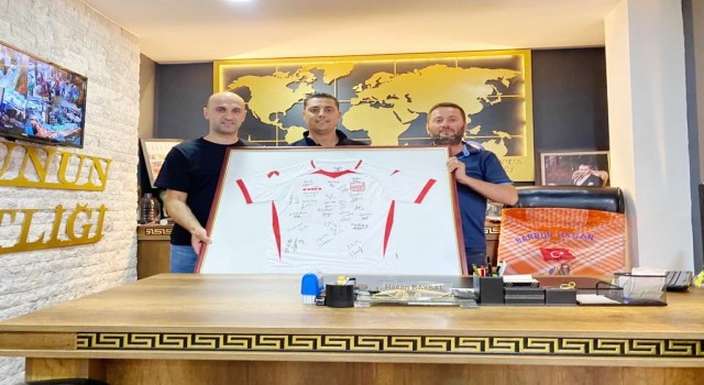 Ayvalıkgücü Belediyespordan ahde vefa