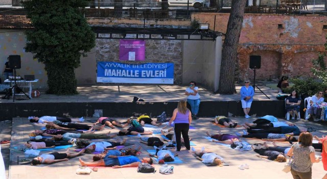 Ayvalıklı kadınlar Dünya Yoga Gününde buluştu
