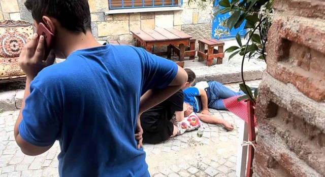 Ayvalıkta sokak ortasında silahlı kavga 2 yaralı