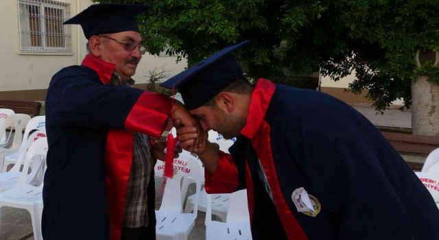 Baba oğul birlikte mezun oldu