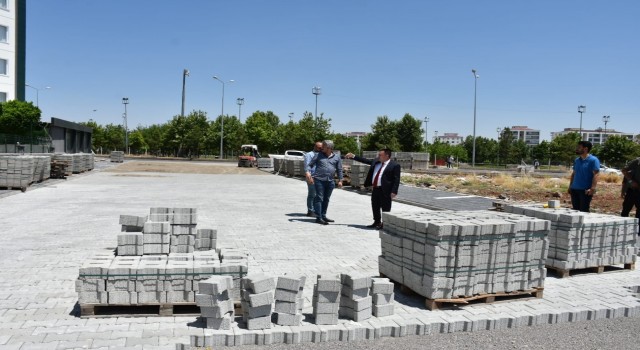 Bağlar Belediyesi yol iyileştirme çalışmalarına devam ediyor