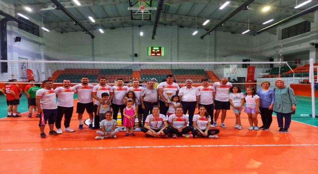 Bahar Voleybol Turnuvasında Toparlar Ortaokulu şampiyon oldu