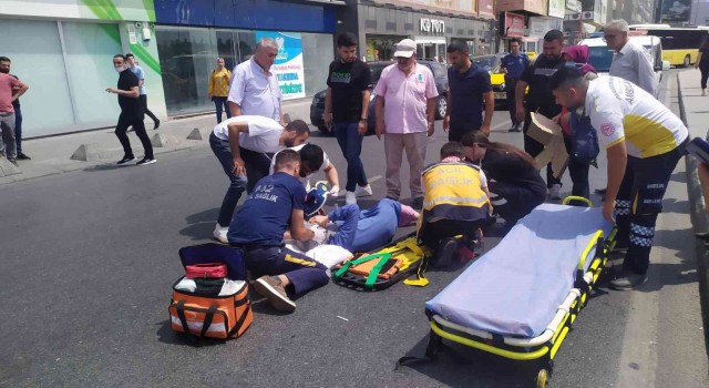Bahçelievlerde ambulans yayaya çarptı