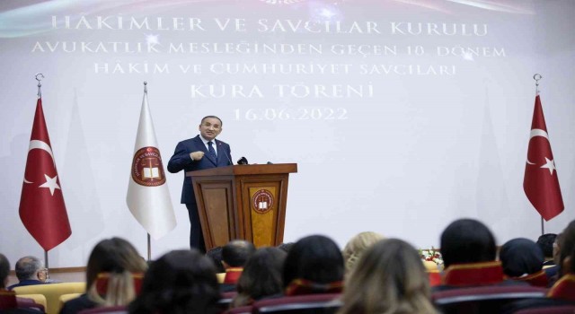 Bakan Bozdağdan genç hakim ve savcılara: “Vicdanınız ve aklınız hür olsun”