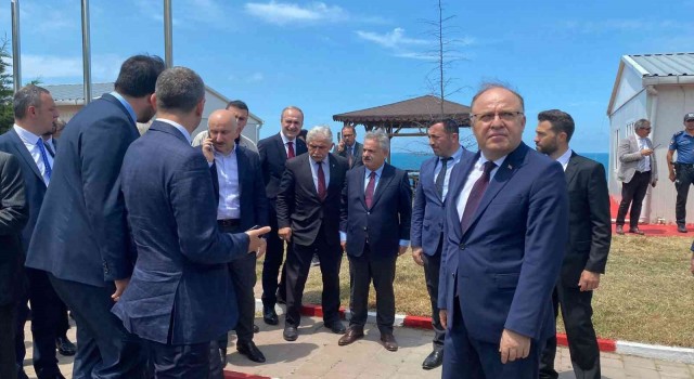 Bakan Karaismailoğlu Teoman Duralı Tünellerinde direksiyona geçti