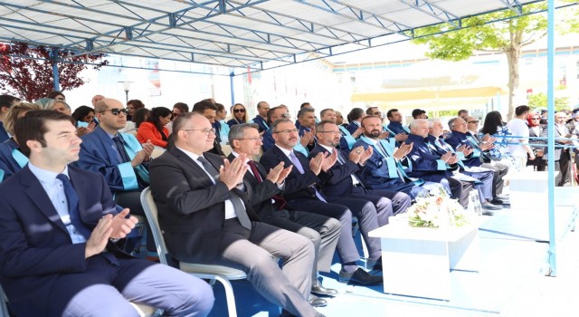Bakan Kasapoğlu: “Gençlerin ışığı bütün Türkiyeyi aydınlattığı gibi inanıyoruz ki tüm dünyayı da aydınlatacak”
