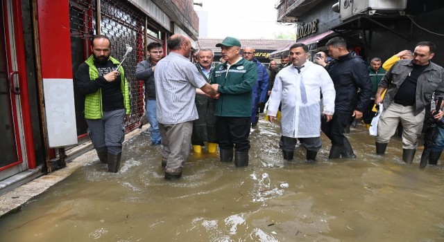 Bakan Kirişci Zonguldakta sel felaketinin yaşandığı bölgede