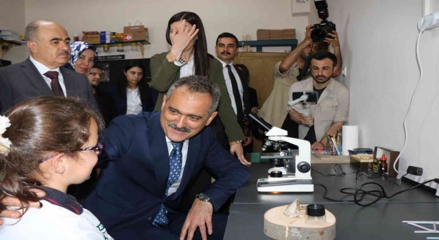 Bakan Özer: “Köy okullarımız ilköğretim okulu olarak hizmet verebilecek”