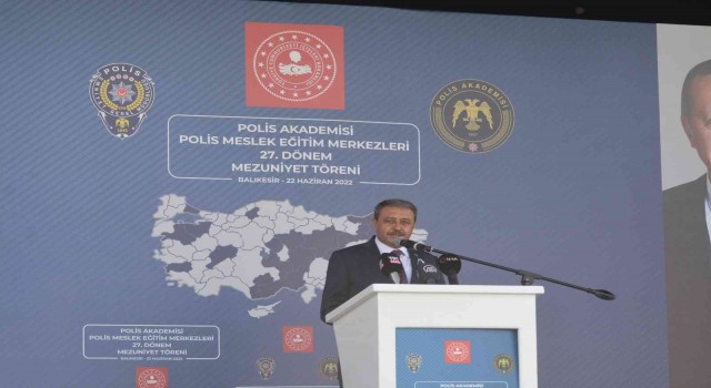 Bakan Soylu, orman yangın alanından polis okulu öğrencilerine seslendi