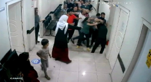 Bakanlığın tutuksuz yargılamaya itiraz ettiği doktora darp olayında 3 tutuklama