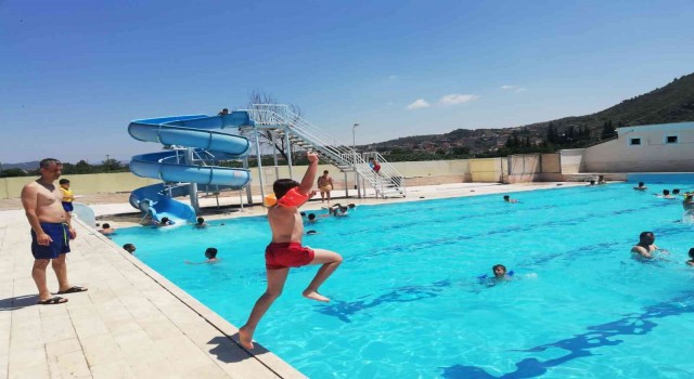 Bakım ve onarımı biten yüzme havuzuna ulaşım ücretsiz olacak