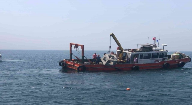 Balık popülasyonunun gelişimi için yapay resifler Marmara Denizine bırakıldı