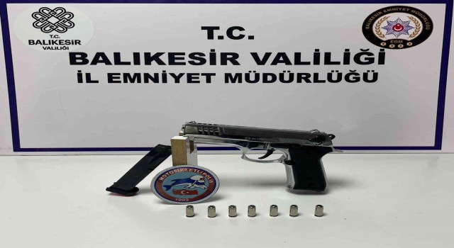 Balıkesirde polis, aranan 185 şahsı gözaltına aldı