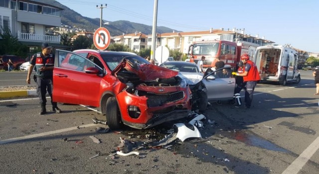 Balıkesirde zincirleme trafik kazası: 4 yaralı