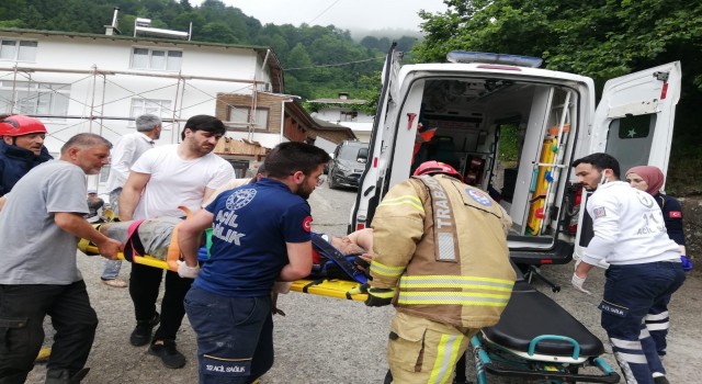 Balkondan düştü, 100 metrelik dik yamaçta yuvarlandı