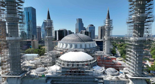 Barbaros Hayrettin Paşa Camiinin halısı mavi tonlarında olacak