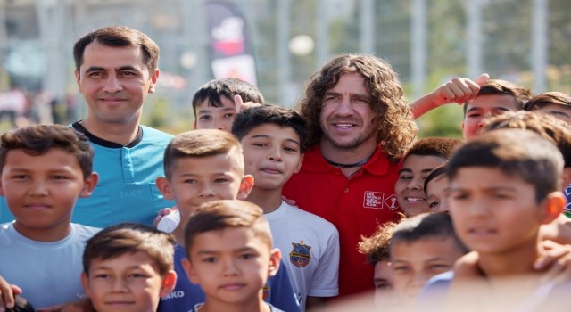 Barcelonanın efsane kaptanlarından Puyol: Türkiyede futbolun ne kadar tutkulu bir şekilde takip edildiğini biliyorum