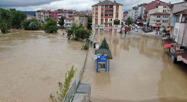 Bartında sel suları çekilmeye başladı, kent dron ile havadan görüntülendi